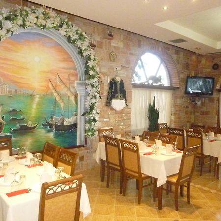 Hotel Piccolino Sarande Bagian luar foto