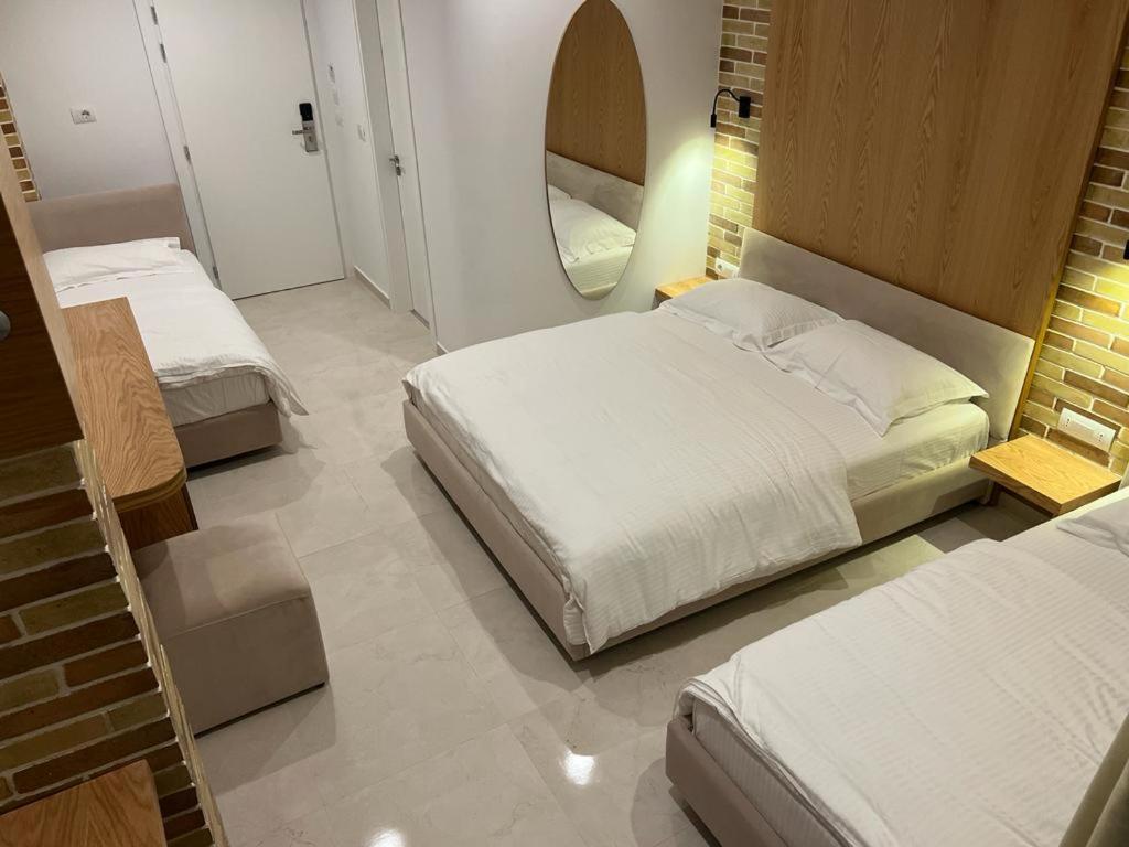 Hotel Piccolino Sarande Bagian luar foto