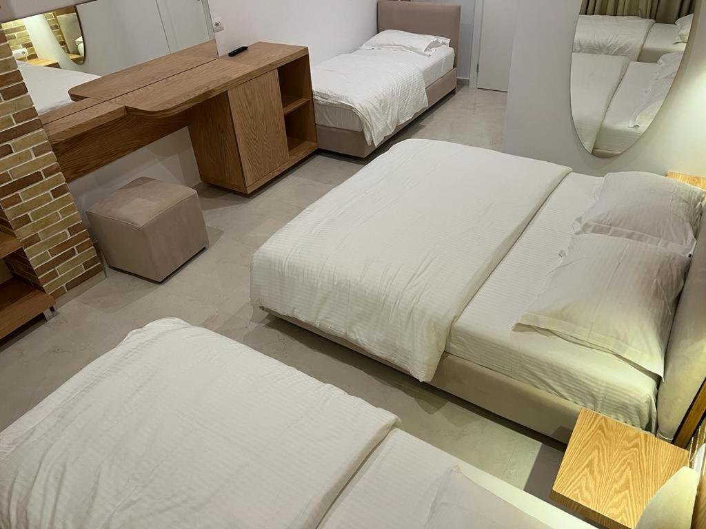 Hotel Piccolino Sarande Bagian luar foto