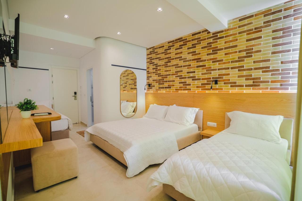 Hotel Piccolino Sarande Bagian luar foto