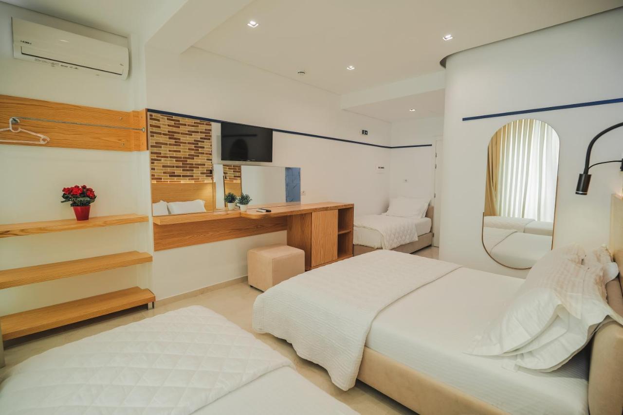 Hotel Piccolino Sarande Bagian luar foto