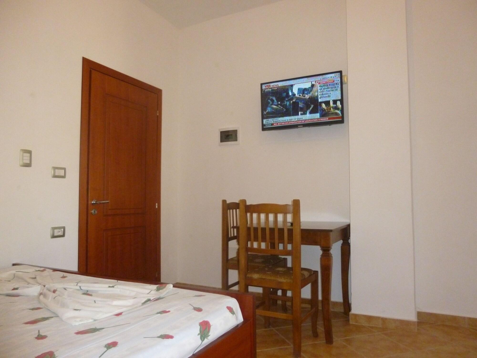 Hotel Piccolino Sarande Bagian luar foto