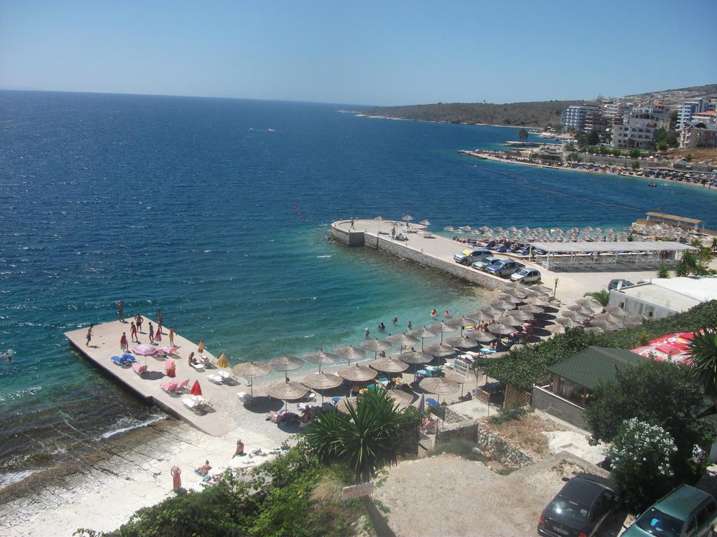 Hotel Piccolino Sarande Bagian luar foto