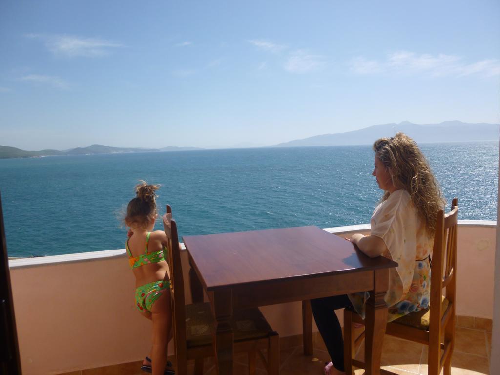 Hotel Piccolino Sarande Bagian luar foto