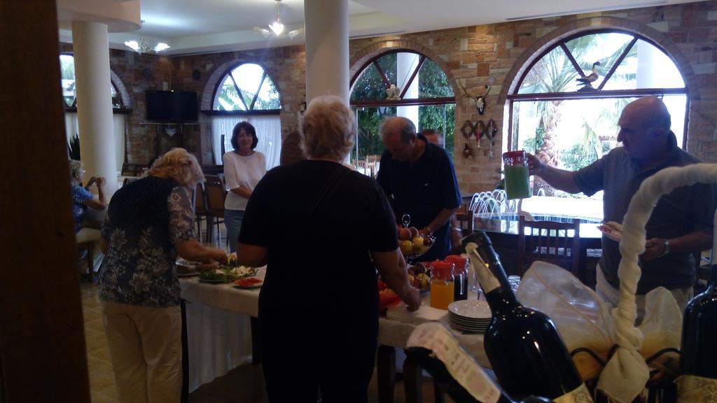 Hotel Piccolino Sarande Bagian luar foto