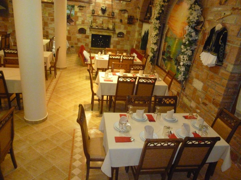 Hotel Piccolino Sarande Bagian luar foto