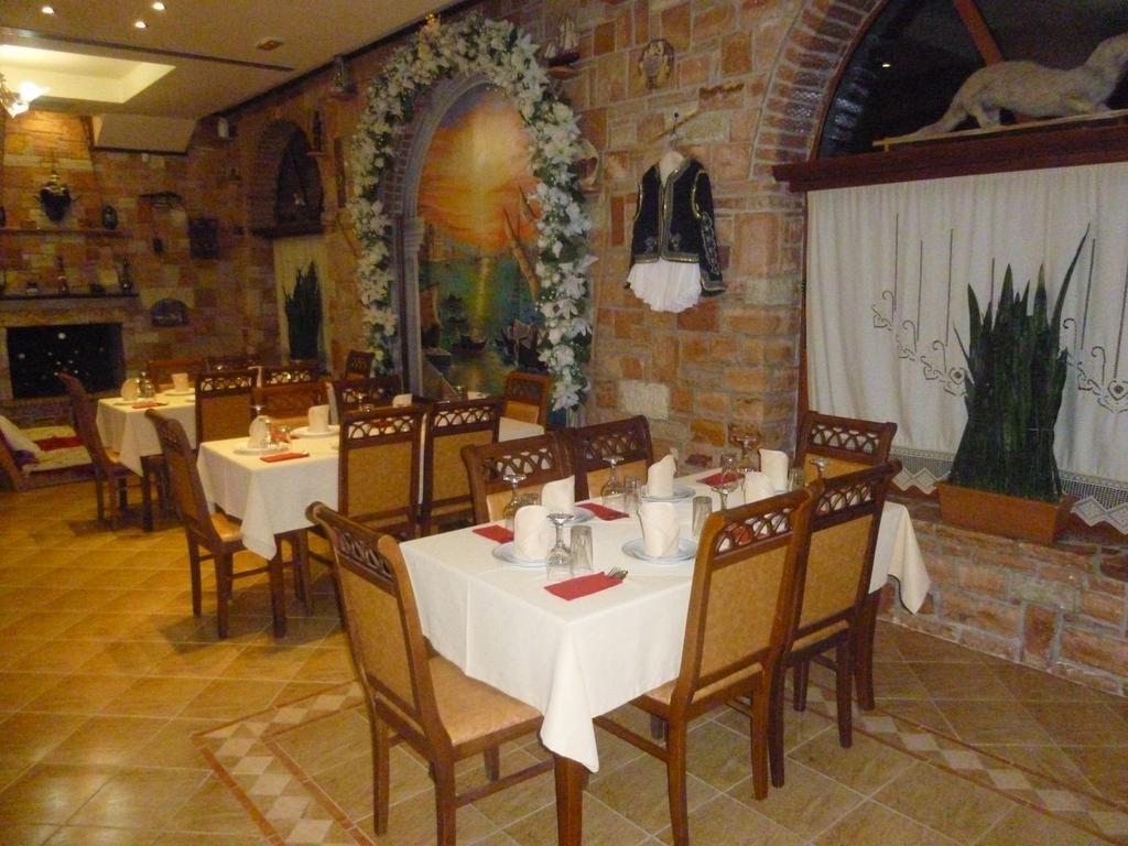 Hotel Piccolino Sarande Bagian luar foto