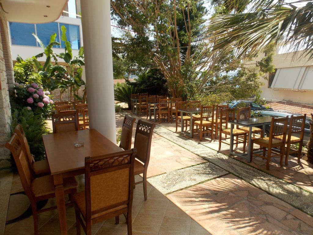 Hotel Piccolino Sarande Bagian luar foto