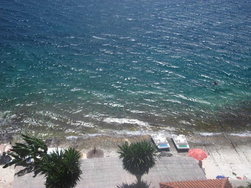 Hotel Piccolino Sarande Bagian luar foto